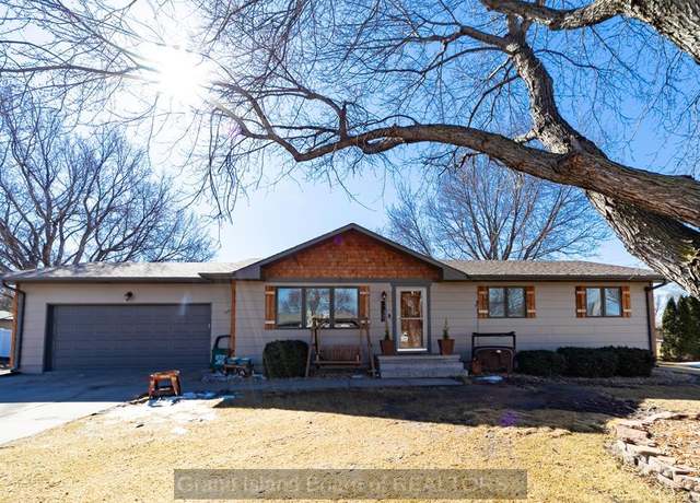 Property at 4351 W Manchester Rd, Grand Island, NE 68803, 3 beds, 2 baths