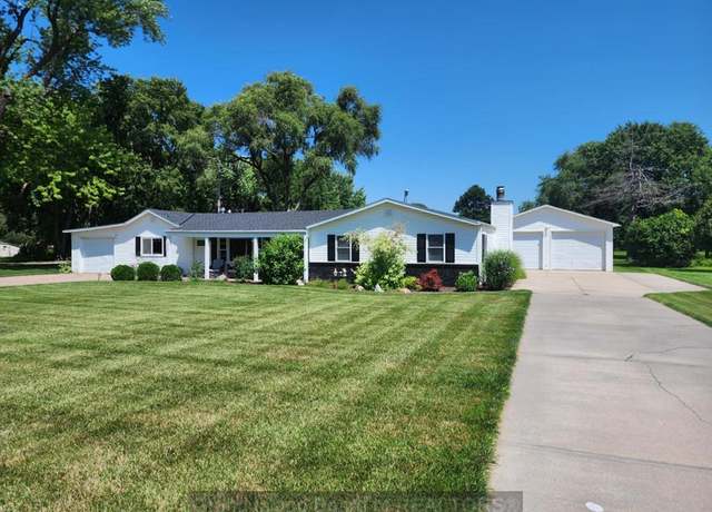 Property at 2512 Pioneer Blvd, Grand Island, NE 68801, 3 beds, 2 baths