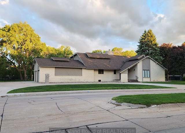 Property at 1303 Stagecoach Rd, Grand Island, NE 68801, 2 beds, 2.5 baths