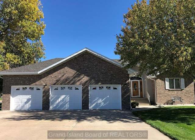 Property at 1322 Wallace St, St. Paul, NE 68873, 5 beds, 3 baths