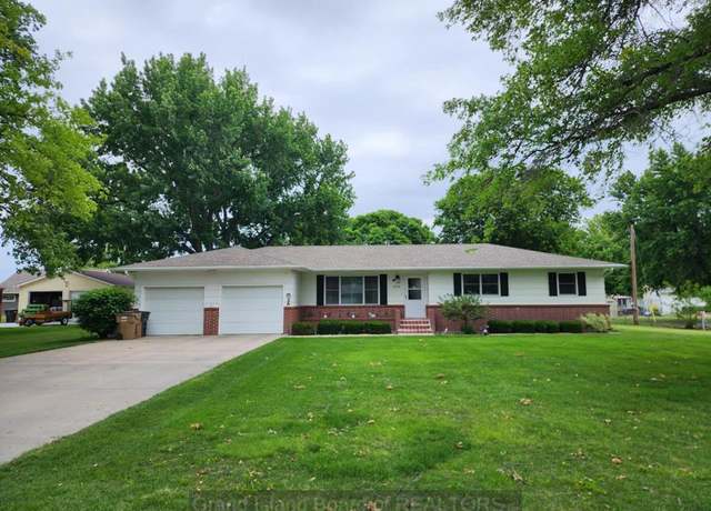 Property at 4210 New York Ave, Grand Island, NE 68803, 3 beds, 2.5 baths