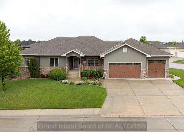 Property at 3806 Meadowlark Cir, Grand Island, NE 68803, 5 beds, 3.5 baths