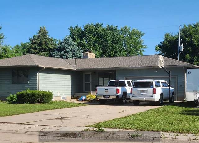 Property at 804 E Phoenix Ave, Grand Island, NE 68801, 3 beds, 3 baths