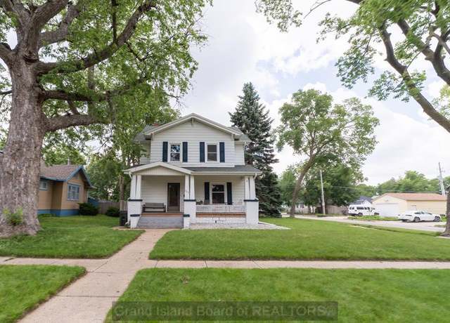 Property at 223 W 12th St, Grand Island, NE 68801, 3 beds, 1.5 baths