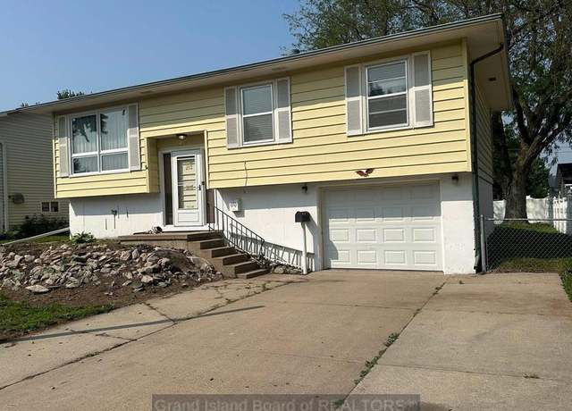 Property at 920 S Greenwhich Ave, Grand Island, NE 68801, 3 beds, 1.5 baths