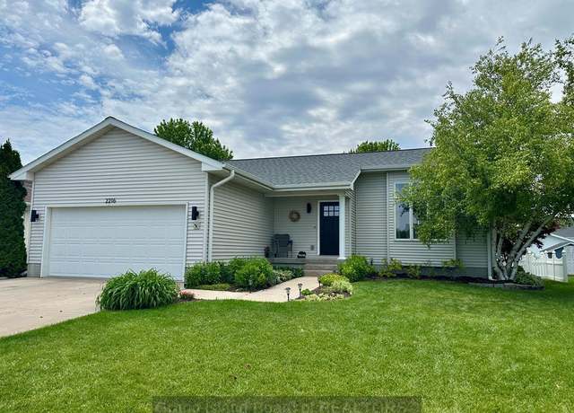 Property at 2216 Nashville St, Grand Island, NE 68803, 4 beds, 3 baths