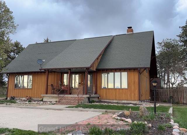 Property at 757 Nebraska 92, St. Paul, NE 68873, 3 beds, 2.5 baths