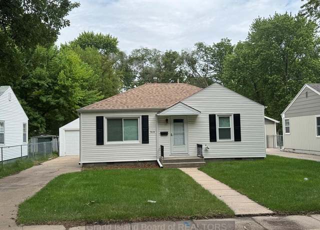 Property at 312 Dodge St, Grand Island, NE 68801, 2 beds, 1 bath
