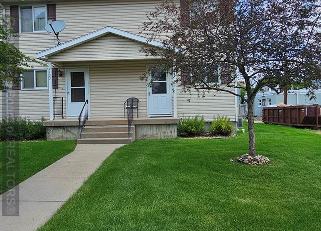 Property at 2120 W 6th St, Grand Island, NE 68803, 2 beds, 1.5 baths