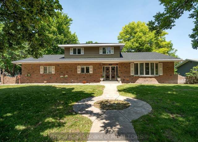 Property at 1316 Grand Ave, Grand Island, NE 68801, 4 beds, 3.5 baths