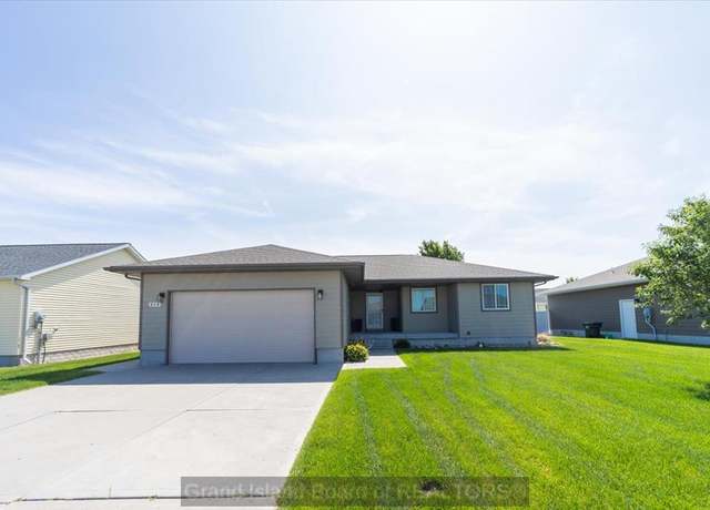 Property at 315 Buffalo Grass St, Grand Island, NE 68803, 5 beds, 3 baths