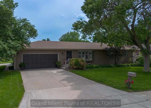 Property at 2903 Hancock Pl, Grand Island, NE 68803, 3 beds, 3 baths