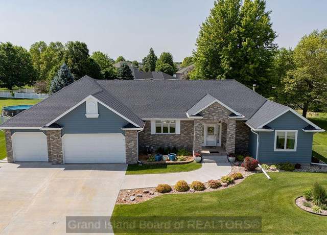 Property at 4145 Elmwood Dr, Grand Island, NE 68803, 5 beds, 3 baths