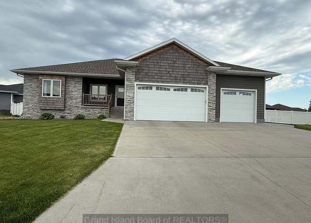 Property at 3713 Summerfield Ave, Grand Island, NE 68803, 5 beds, 3 baths