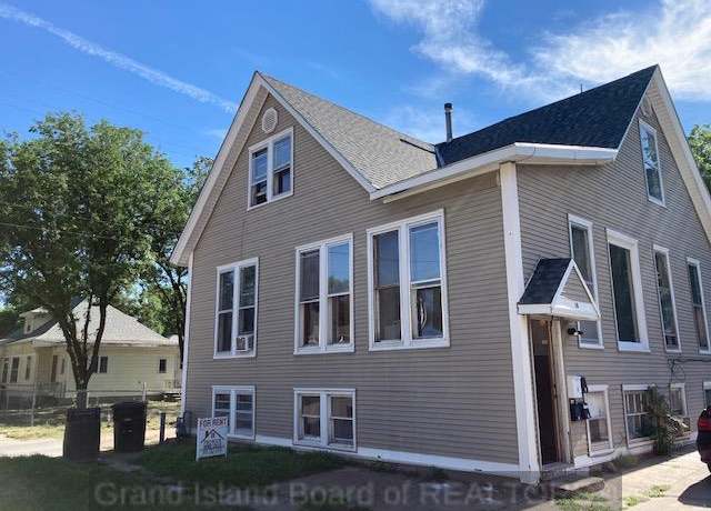 Property at 310 Saunders Ave, Hastings, NE 68901, 6 beds, 4 baths