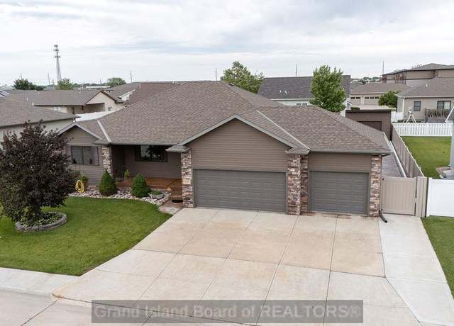 Property at 1135 Stonewood Ave, Grand Island, NE 68803, 5 beds, 3 baths