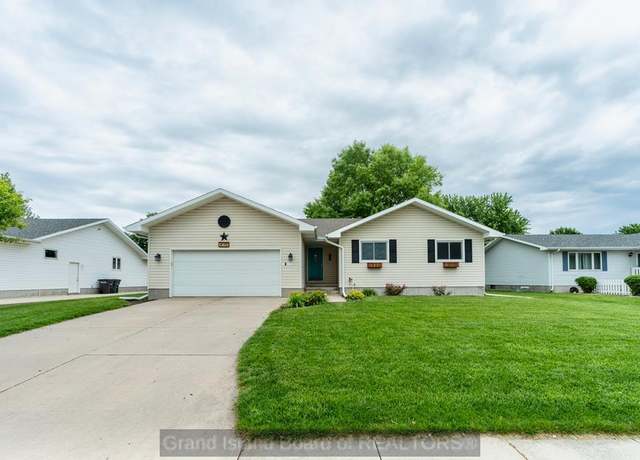 Property at 4170 Hartford St, Grand Island, NE 68803, 4 beds, 3 baths