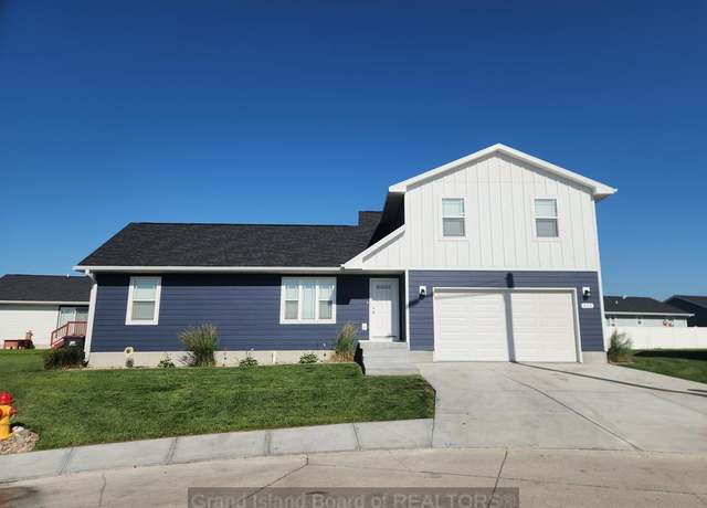 Property at 526 Schmidt Cir, Grand Island, NE 68803, 3 beds, 2 baths