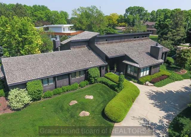 Property at 2617 Arrowhead Rd, Grand Island, NE 68801, 4 beds, 3.5 baths