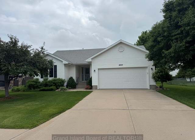 Property at 4025 Norseman Ave, Grand Island, NE 68803, 3 beds, 2.5 baths
