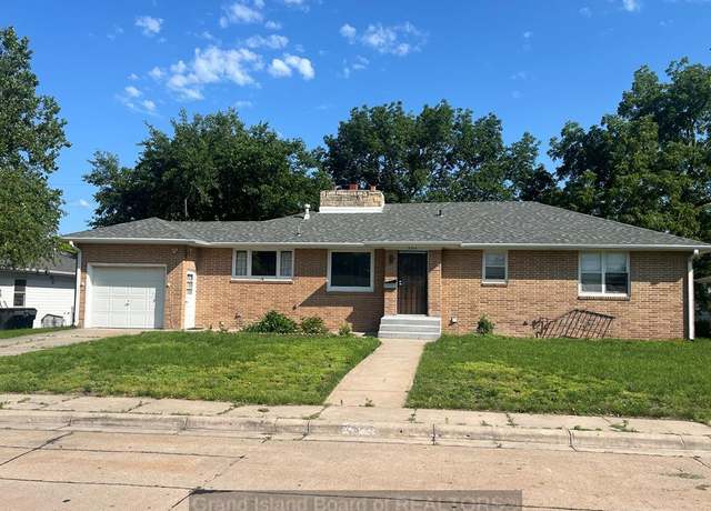Property at 2310 W Oklahoma Ave, Grand Island, NE 68803, 3 beds, 2 baths
