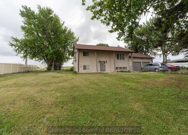 Property at 1930 N Adams Central Ave, Juniata, NE 68955, 3 beds, 2.5 baths