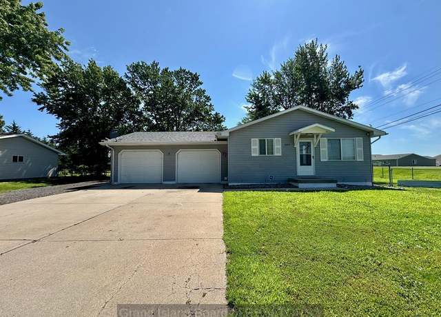 Property at 103 Beachwood Dr, Grand Island, NE 68803, 6 beds, 2 baths