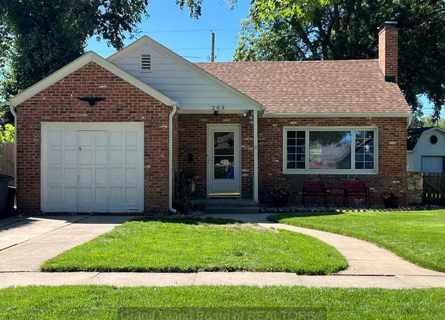 Property at 209 E 15th St, Grand Island, NE 68801, 3 beds, 2 baths