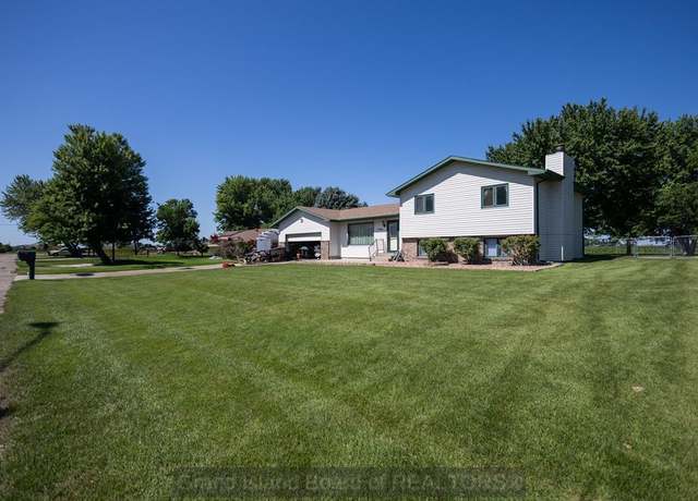Property at 1904 Freedom Dr, Grand Island, NE 68803, 3 beds, 2.5 baths