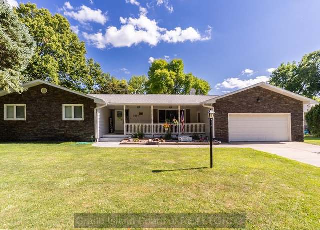 Property at 2515 Pioneer Blvd, Grand Island, NE 68801, 4 beds, 2 baths