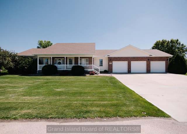 Property at 203 Ponderosa Dr, Grand Island, NE 68803, 5 beds, 4 baths