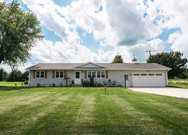 Property at 1820 S Wabash Ave, Hastings, NE 68901, 3 beds, 2 baths