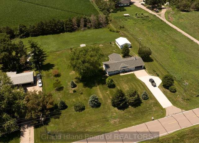 Property at 1820 S Wabash Ave, Hastings, NE 68901, 3 beds, 2 baths