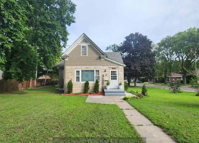 Property at 723 W Charles St, Grand Island, NE 68801, 3 beds, 2 baths