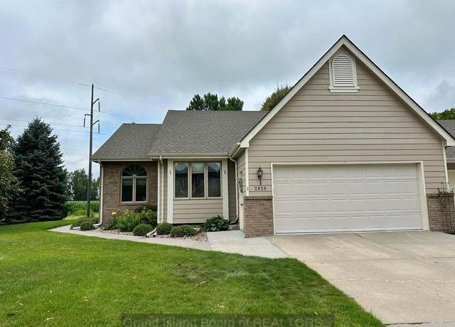 Property at 2828 Lakewood Cir, Grand Island, NE 68803, 2 beds, 3 baths