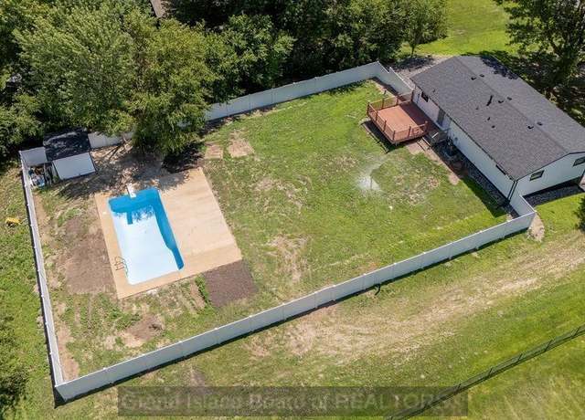Property at 4056 David Ave, Grand Island, NE 68803, 4 beds, 3 baths