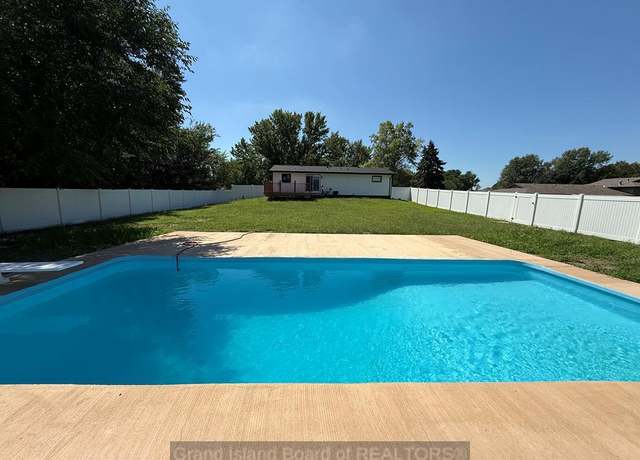 Property at 4056 David Ave, Grand Island, NE 68803, 4 beds, 3 baths