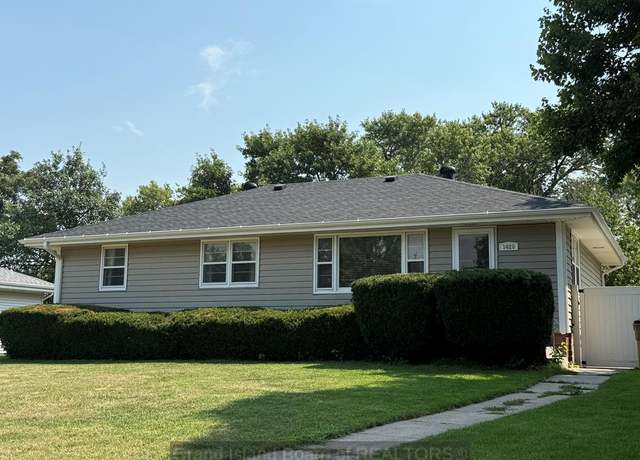 Property at 1420 8th St, Aurora, NE 68818, 3 beds, 2 baths