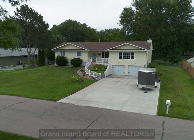 Property at 1011 Austin Ave, Grand Island, NE 68801, 3 beds, 3 baths