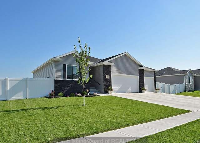 Property at 3920 Majestic Ave, Grand Island, NE 68803, 5 beds, 3 baths