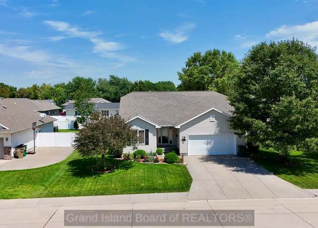 Property at 1417 Mansfield Rd, Grand Island, NE 68803, 3 beds, 2 baths