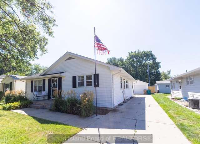 Property at 2319 W Charles St, Grand Island, NE 68803, 3 beds, 2 baths