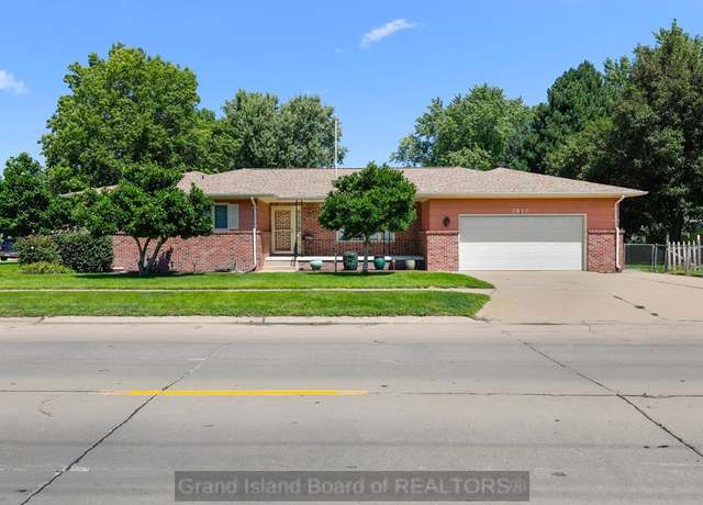 Property at 2612 W 13th St, Grand Island, NE 68803, 3 beds, 3 baths