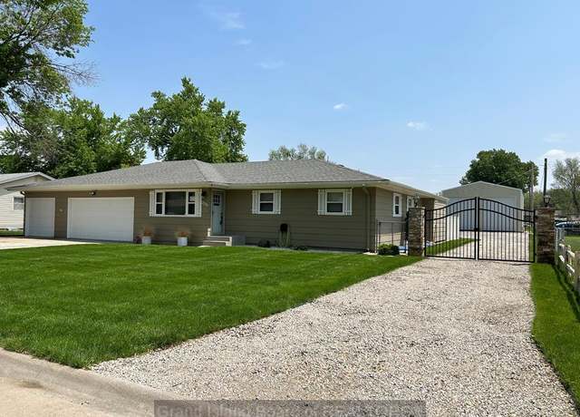 Property at 2735 O'flannagan St, Grand Island, NE 68803, 5 beds, 3 baths