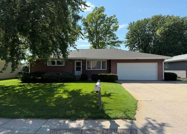 Property at 1404 Howard Pl, Grand Island, NE 68803, 3 beds, 3 baths