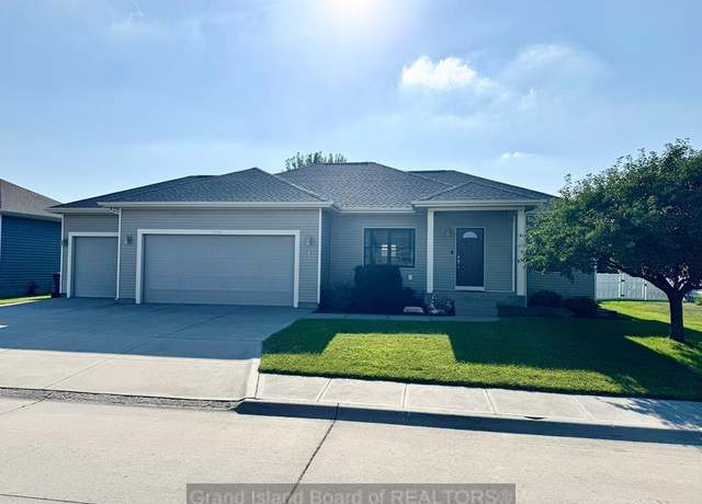 Property at 1128 Sagewood Ave, Grand Island, NE 68803, 4 beds, 3 baths