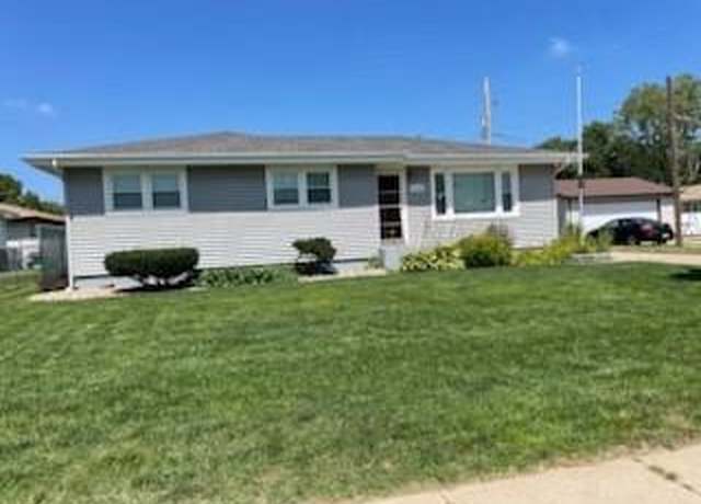 Property at 2718 W 10th St, Grand Island, NE 68803, 3 beds, 1.5 baths