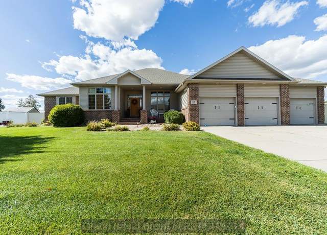 Property at 4118 Fleetwood Rd, Grand Island, NE 68803, 5 beds, 3.5 baths