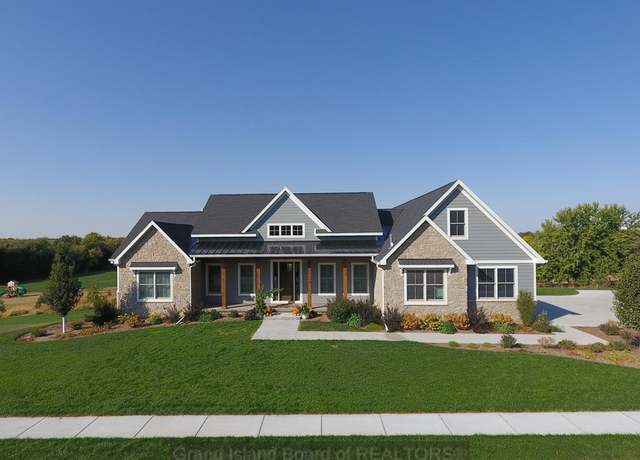 Property at 204 S Blackburn Ave, York, NE 68467, 5 beds, 3.5 baths