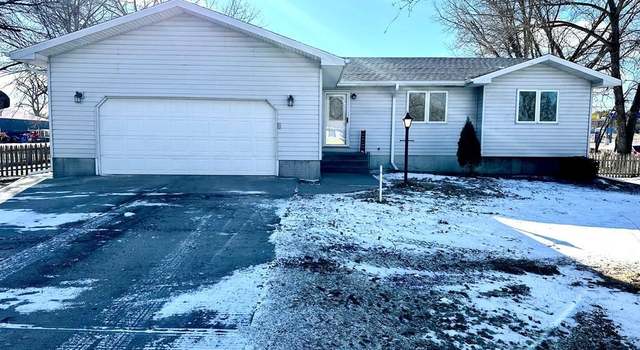 Photo of 805 Country Acres Ln, St. Libory, NE 68872